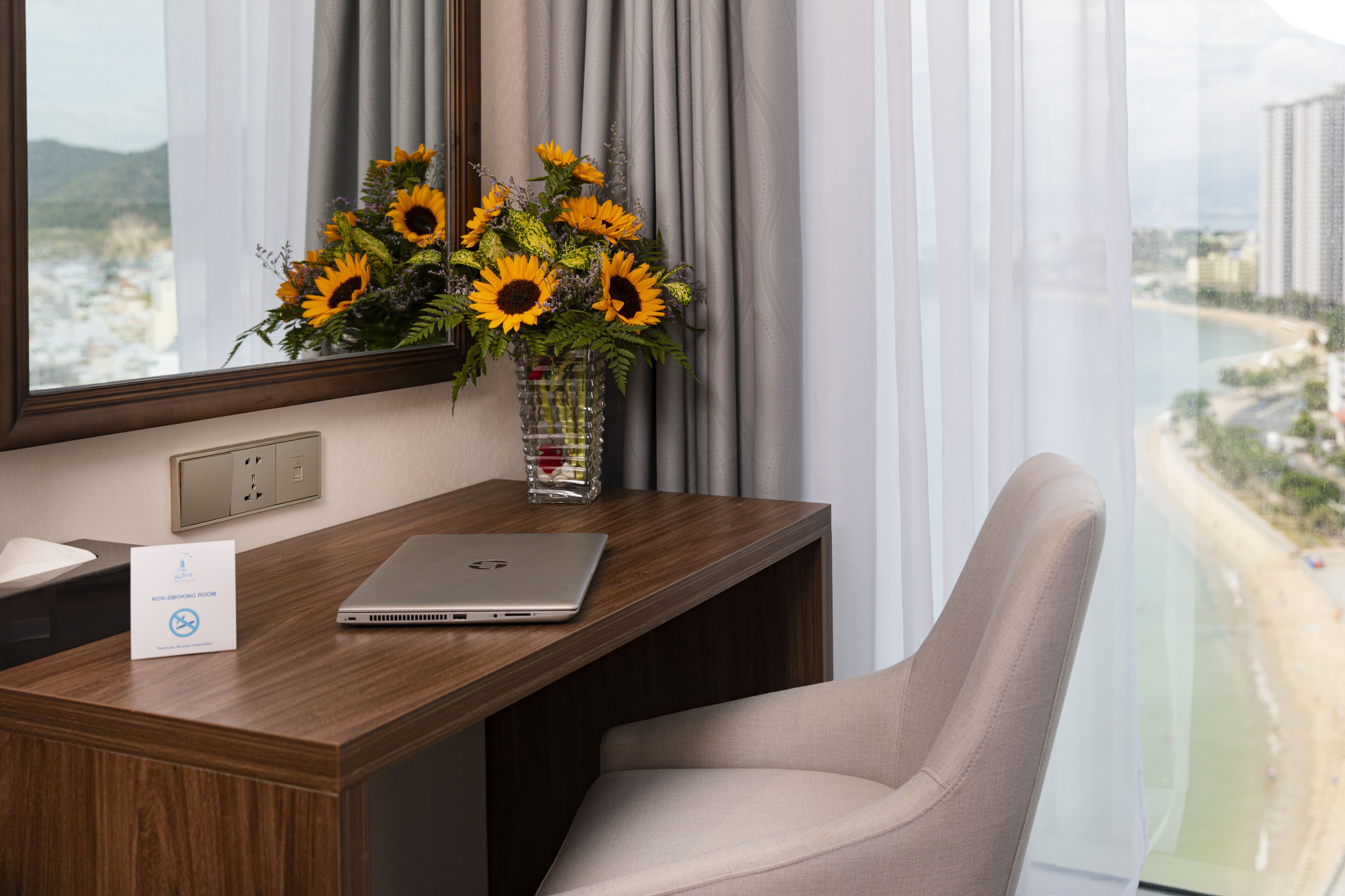 superior ocean | minibar, in-room safe, soundproofing, iron/ironing board