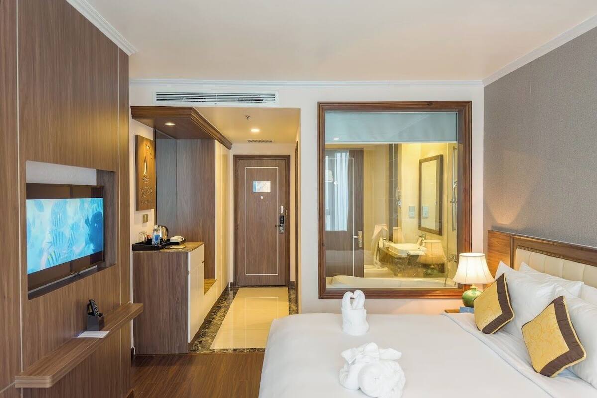 minibar, in-room safe, soundproofing, iron/ironing board
