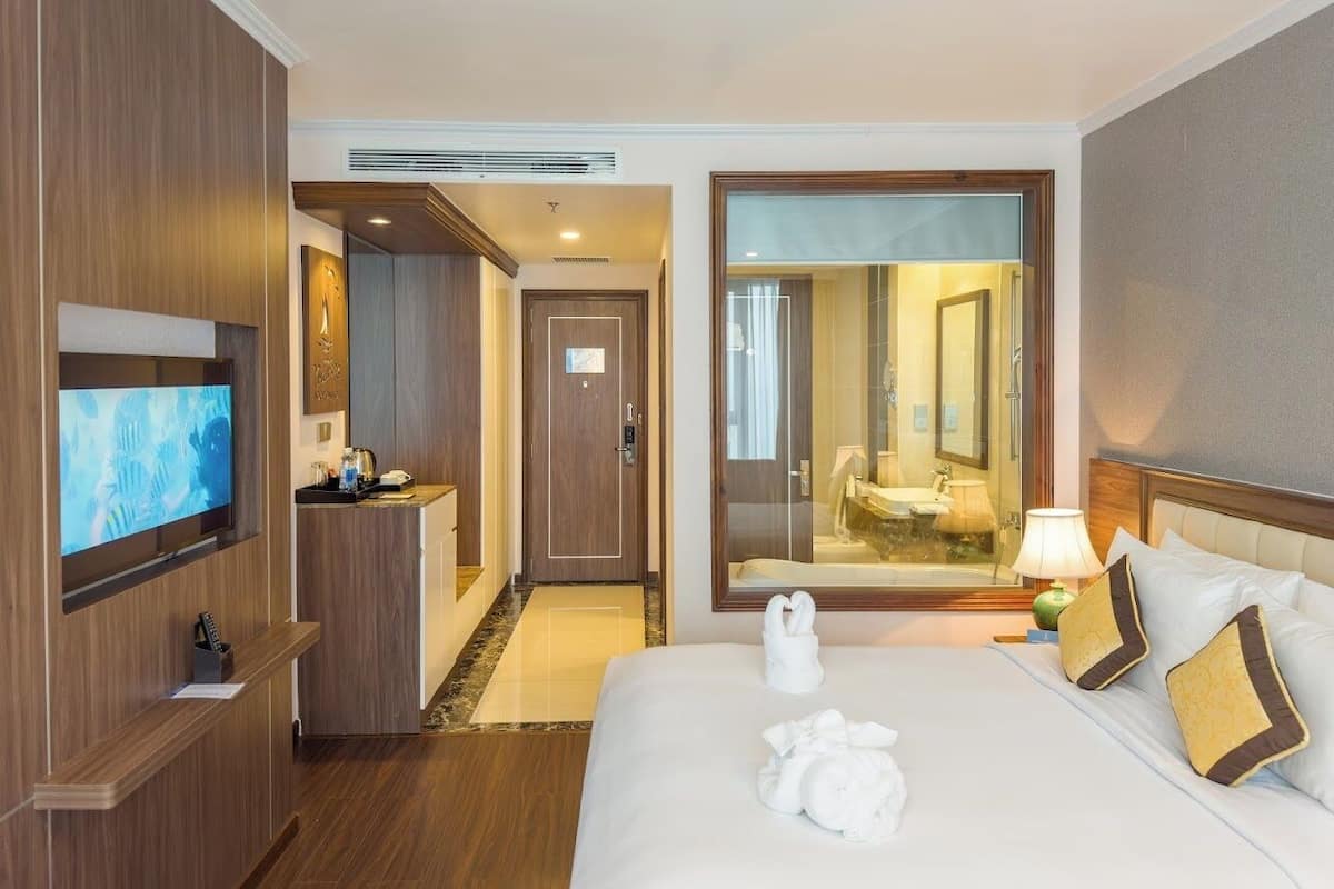 Minibar, in-room safe, soundproofing, iron/ironing board