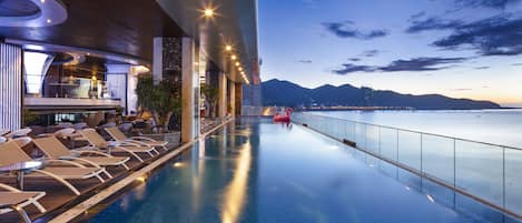 Outdoor pool, pool loungers