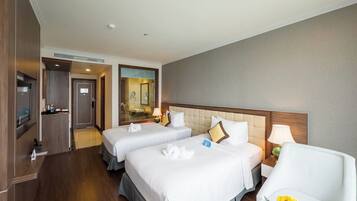 Deluxe Twin Room, 2 Single Beds, Ocean View | Minibar, in-room safe, soundproofing, iron/ironing board