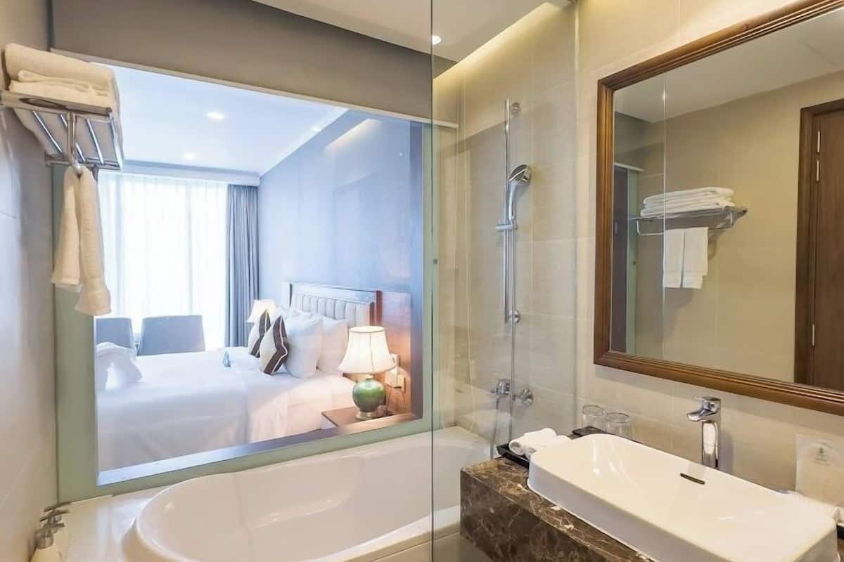 deluxe ocean | minibar, in-room safe, soundproofing, iron/ironing board