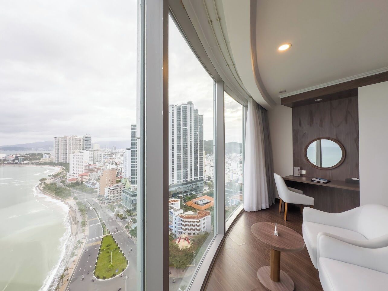 executive suite | minibar, in-room safe, soundproofing, iron/ironing board