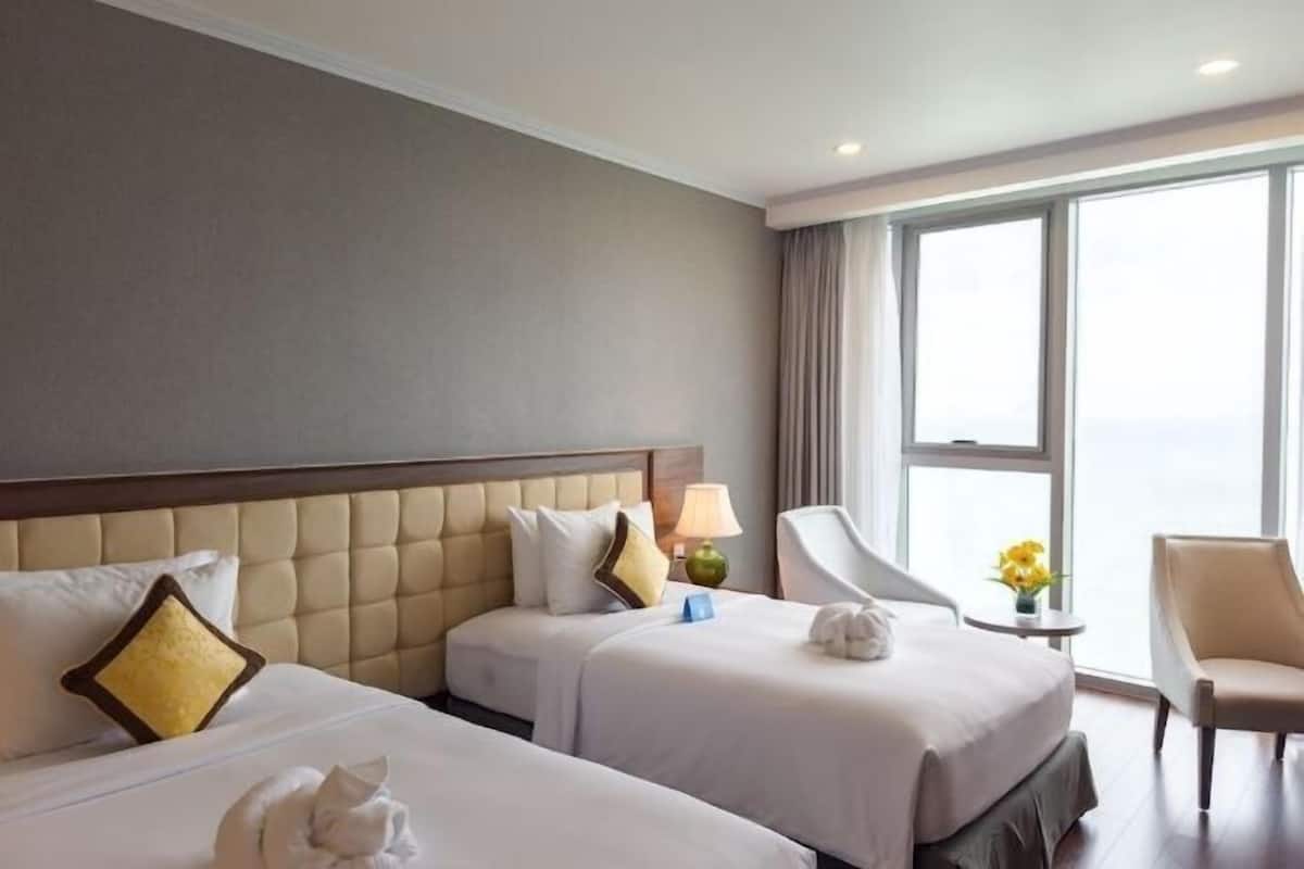 Minibar, in-room safe, soundproofing, iron/ironing board