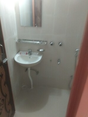 Free toiletries, soap, shampoo, toilet paper