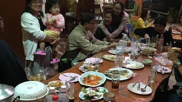 Breakfast, lunch, dinner served; Thai cuisine