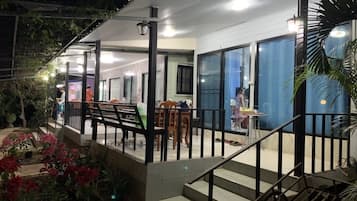 Bungalow for 4 People | Hiên
