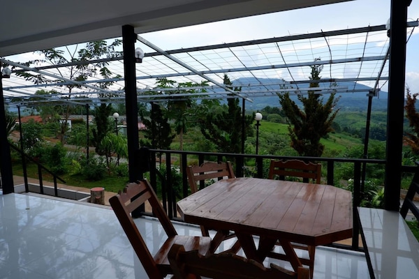 Family Room | Terrace/patio