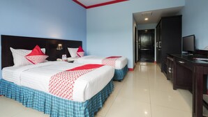 Deluxe Twin Room | Desk, WiFi (free), bed sheets - Hotel Darma Nusantara 2 (Makassar)