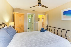 3 bedrooms, iron/ironing board, travel cot, Internet - Canalfront Cape Coral Home w/ Private Dock! (Cape Coral)