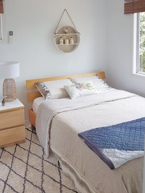 1 bedroom, iron/ironing board, WiFi, bed sheets - Bach by Beautiful Palm Beach (Palm Beach)