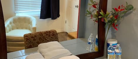 1 dormitorio, tabla de planchar con plancha, wifi gratis y ropa de cama