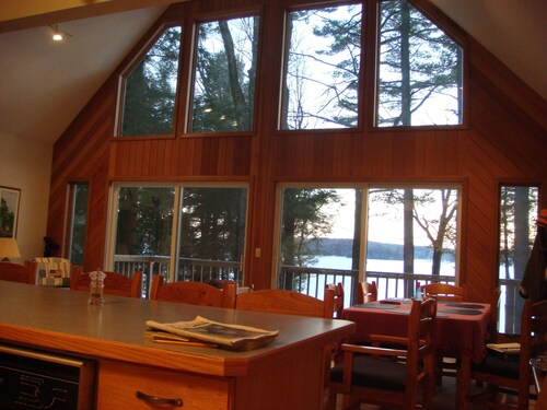 4Br / 3bath Lakefront / Ski House in Berkshires. Voll ausgestattete Küche. Hallo Geschwindigkeit wifi