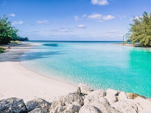 Aurinkotuoleja, rantapyyhkeitä