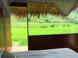 Meja kerja dan Wi-Fi gratis