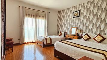 Deluxe Double Room, Sea View | Minibar, in-room safe, desk, soundproofing