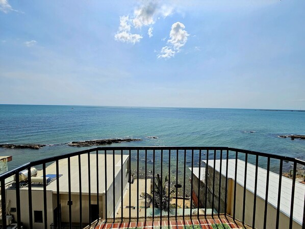 Deluxe Double Room, Sea View | Balcony