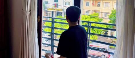 Habitación doble superior, vistas a la ciudad | Minibar, caja fuerte, escritorio y sistema de insonorización