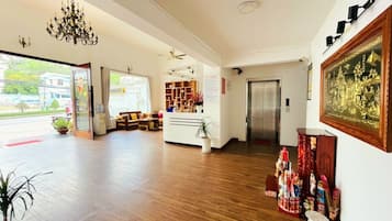 Sjálfsafgreiðslustöð fyrir innritun/brottför