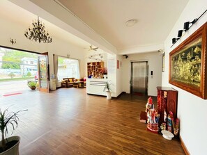 เคาน์เตอร์เช็คอิน/เช็กเอาต์