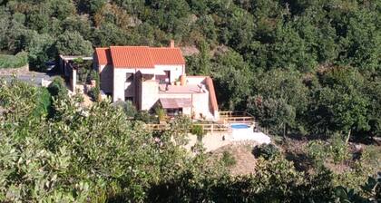 Gite avec piscine de 2 chambres et 2 sdb avec vue mer et campagne