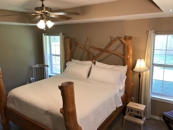 4 bedrooms, iron/ironing board, free WiFi, bed sheets