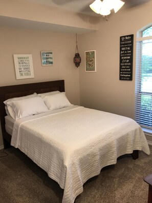 4 室のベッドルーム、アイロン / アイロン台、WiFi (無料)、ベッドシーツ