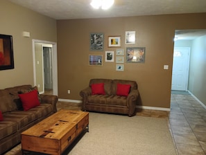 Smart TV - Spacious 4BR Family Retreat Near A&M Campus & Stadium (College Station)