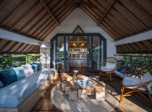 Villa, 5 chambres, piscine privée (Nyoman) | Coin séjour | Télévision à écran plat, lecteur de DVD