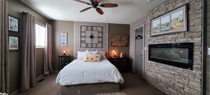 3 chambres, bureau, fer et planche à repasser, lit parapluie