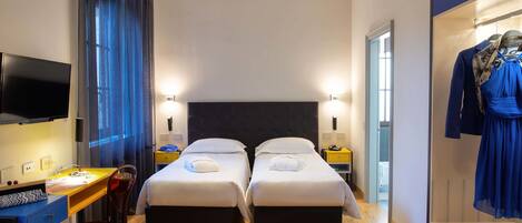 Twin Room | Minibar, in-room safe, desk, cribs/infant beds