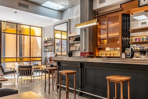 Bar (en el alojamiento)