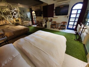 双人房, 浴缸, ��城市景观 | 羽绒被、特色家居、遮光窗帘、隔音