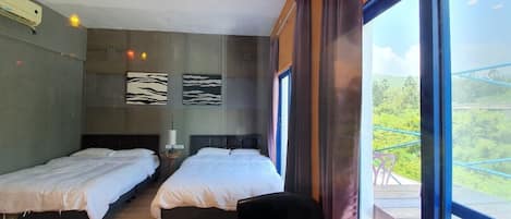 2 عدّة غرف نوم وألحفة محشوة بالريش وطراز فريد لكل وحدة وستائر تعتيم