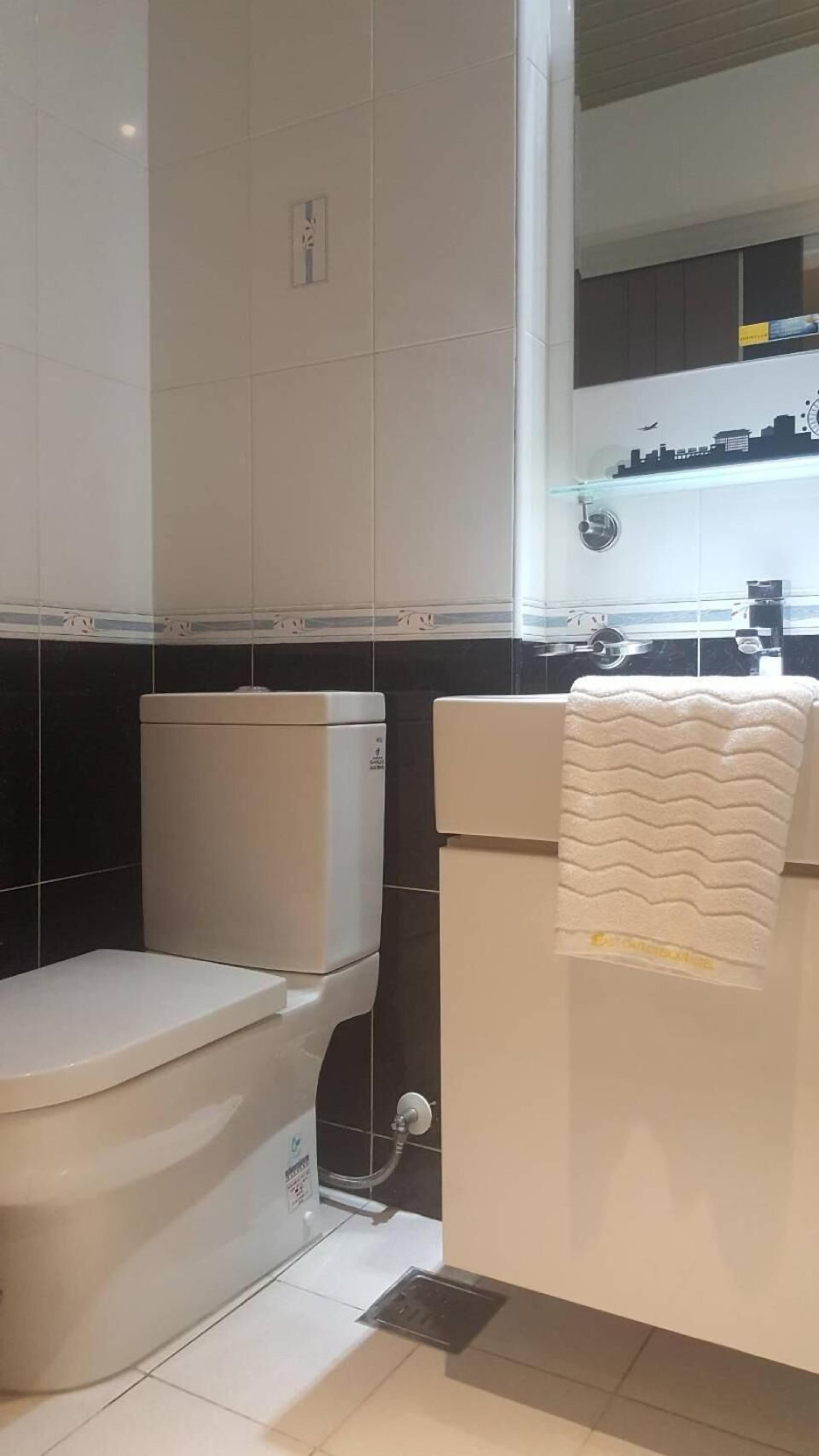 shower, free toiletries, hair dryer, slippers