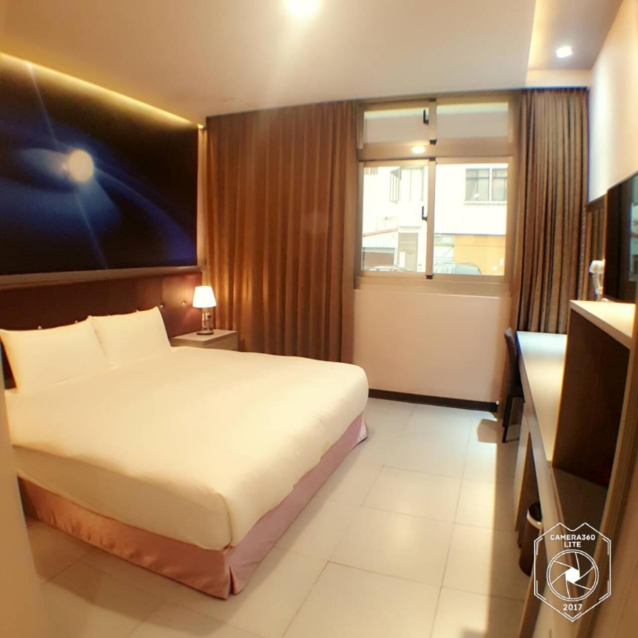 desk, soundproofing, free wifi, bed sheets