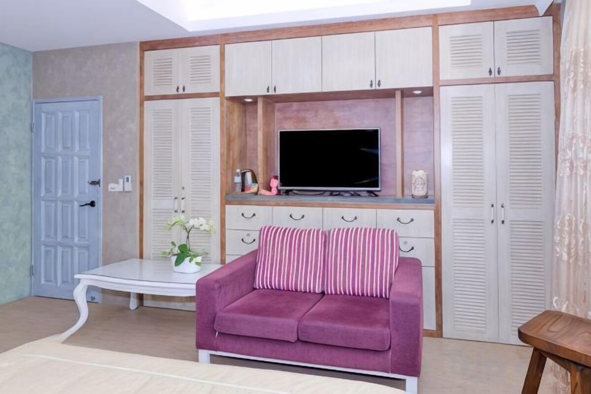 Khu phòng khách | TV màn hình phẳng 60-inch có truyền hình kỹ thuật số, TV 