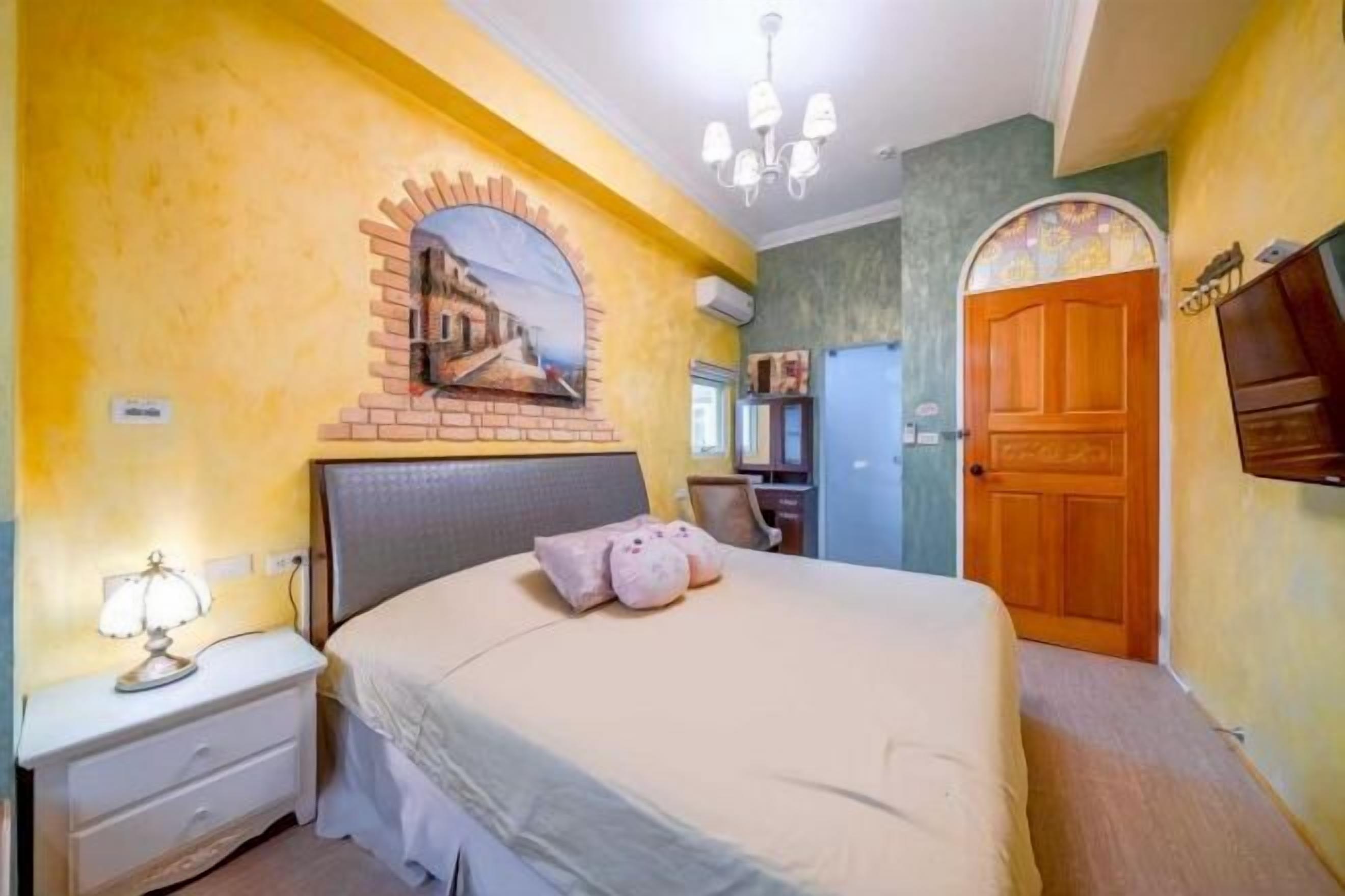 Decoración personalizada, muebles diferentes y escritorio 