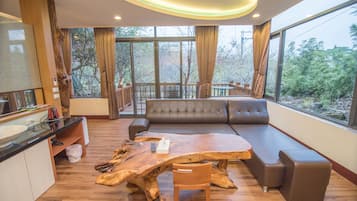 Grand-Suite, 2 Queen-Betten, Nichtraucher, Gartenblick | Schreibtisch, Verdunkelungsvorhänge, kostenloses WLAN, Bettwäsche