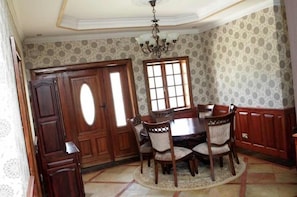 Apartment | Living area | Flat-screen TV - Roma Gardens (Lusaka)