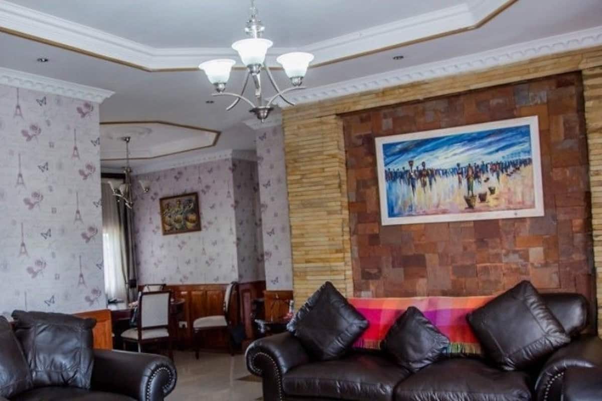 Apartment | Living room | Flat-screen TV