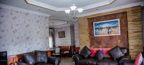 Apartment | Living room | Flat-screen TV - Roma Gardens (Lusaka)