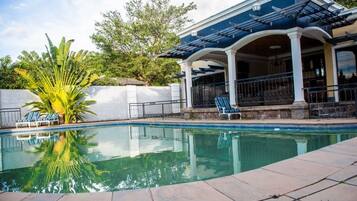 Outdoor pool, free pool cabanas