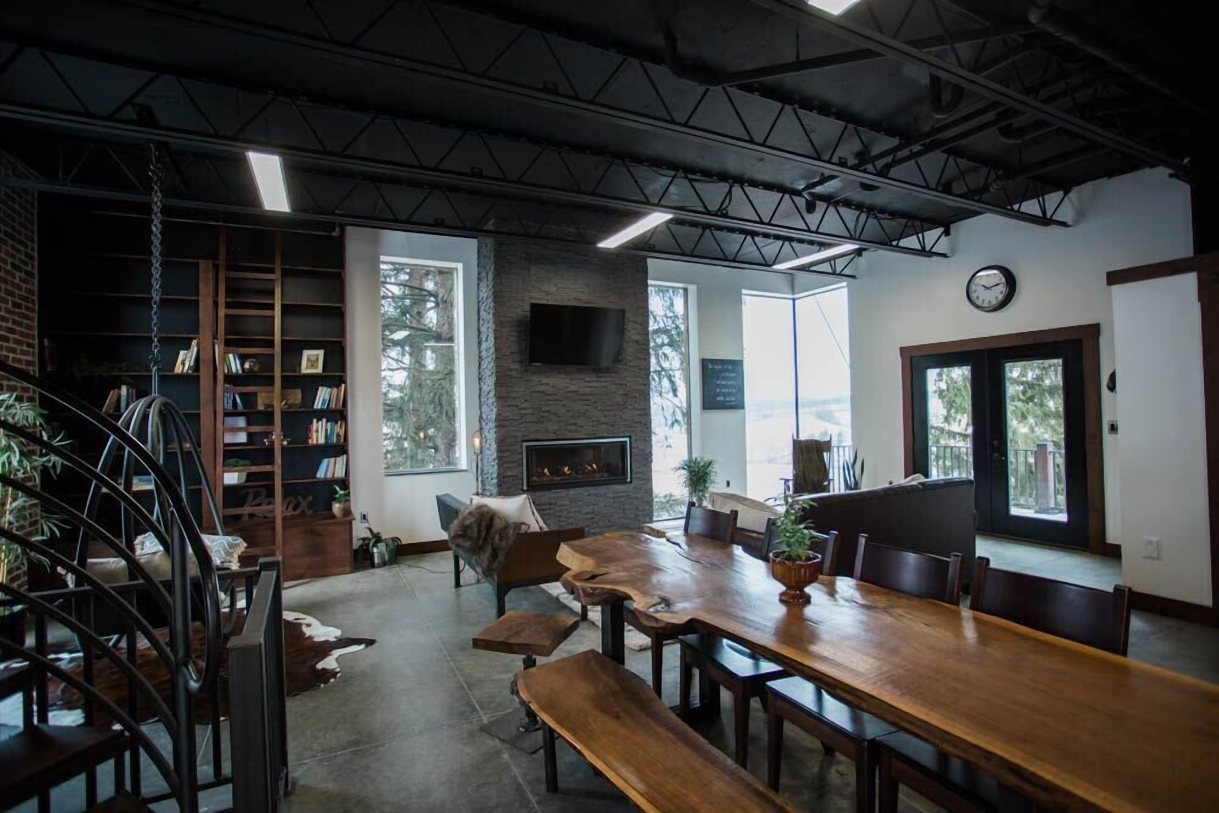 Nhà Tiêu chuẩn, nhiều giường, không hút thuốc (Dwell House) | Khu phòng khách | TV LCD, lò sưởi 