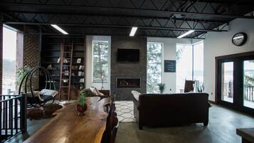 Rumah Standar, Beberapa Tempat Tidur, Bebas Asap Rokok (Dwell House) | Area keluarga | TV LCD dan perapian