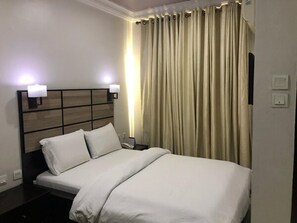 Standard Room, Non Smoking | Desk, laptop workspace, blackout drapes, free WiFi - Somerset Suites (Lagos)