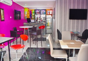 Breakfast, lunch and dinner served