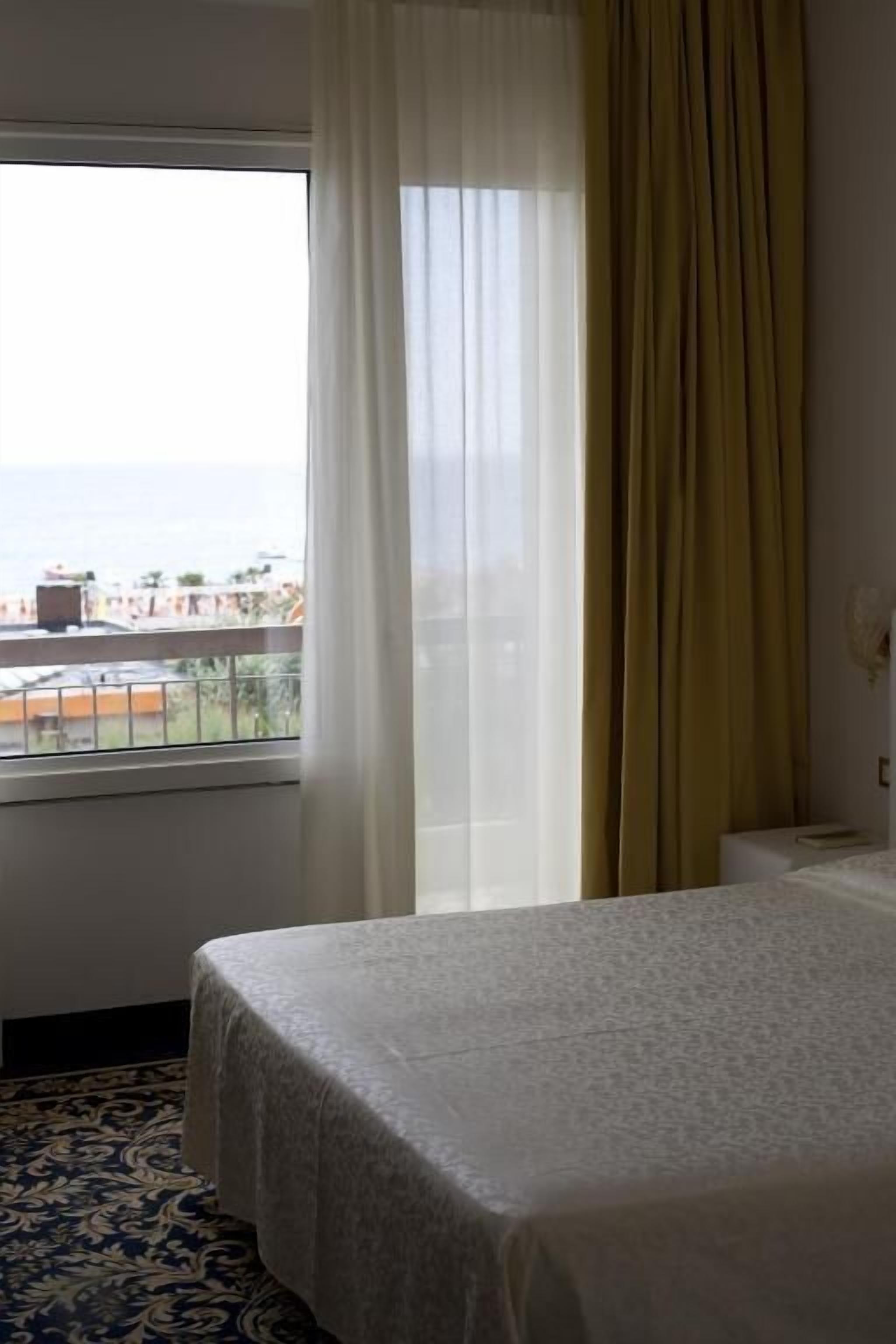 minibar, in-room safe, soundproofing, free wifi