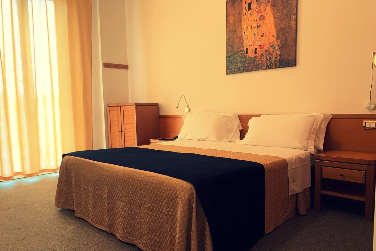 Superior Double or Twin Room, Partial Ocean View | Minibar, in-room safe, soundproofing, WiFi (free)