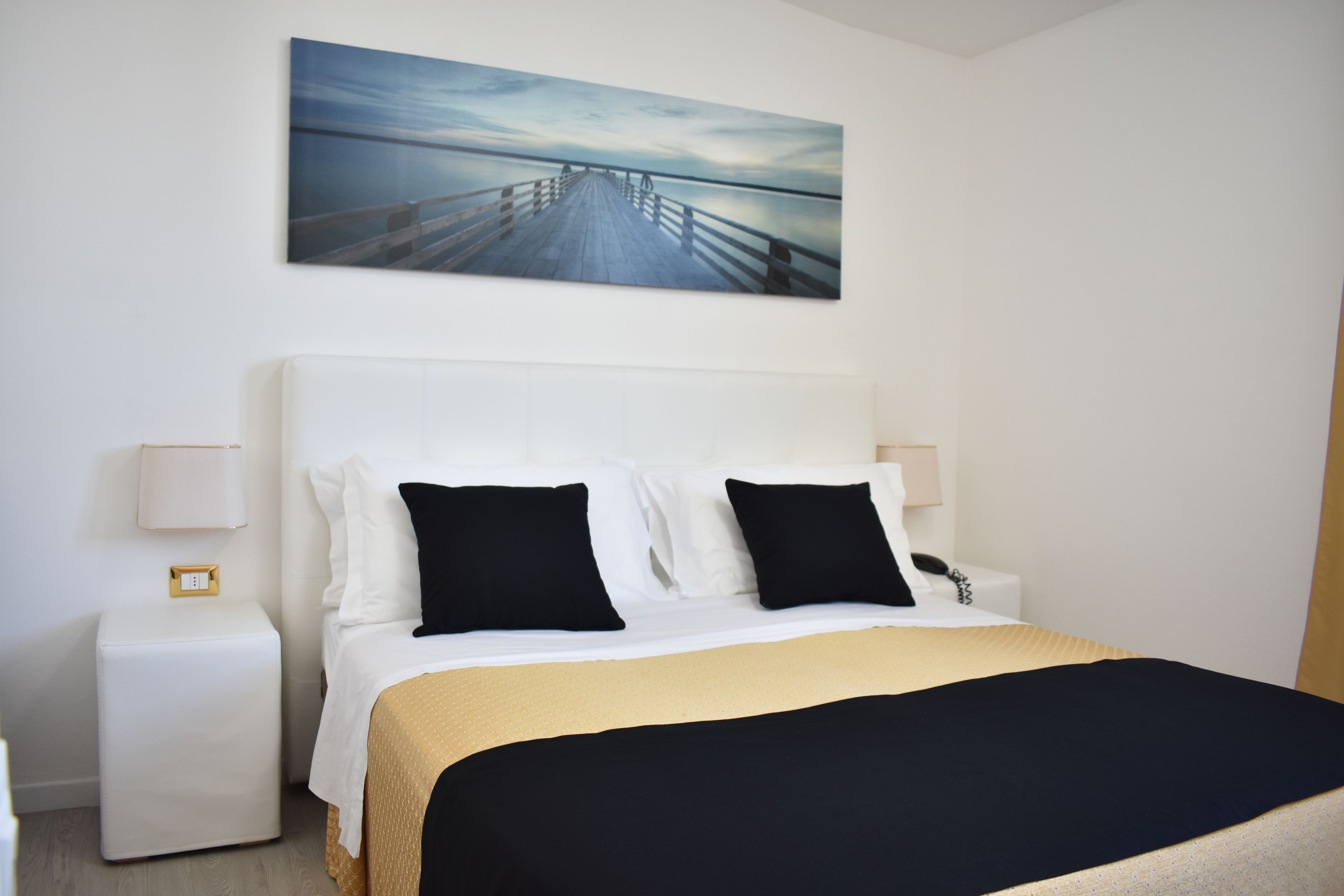 standard double room | minibar, in-room safe, soundproofing, free wifi